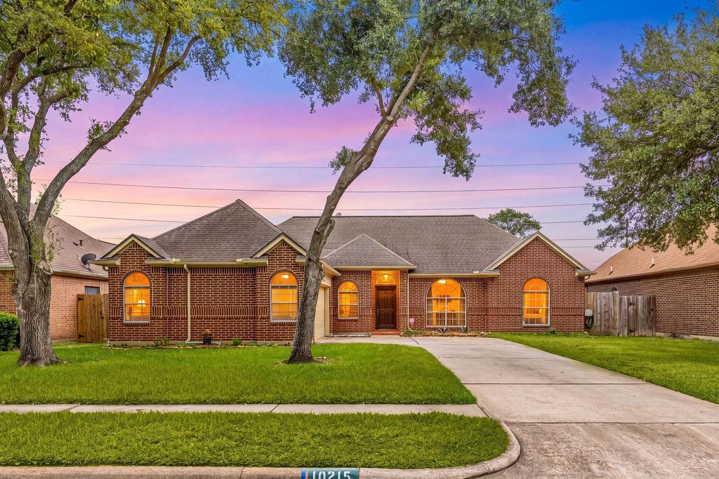 Photo of 10215 Hedge Way Drive, Houston, TX 77065 (MLS # 47132034)