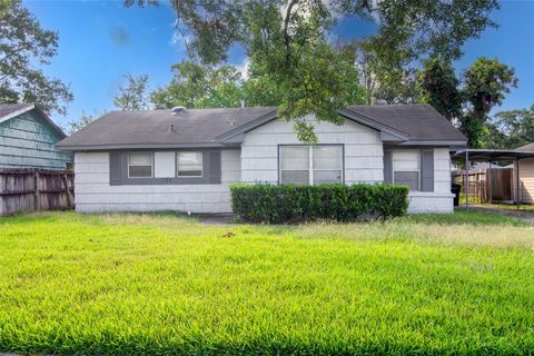 Photo of 6818 Cherrydale Drive, Houston, TX 77087 (MLS # 15478164)