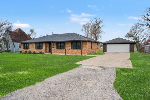 Photo of 308 San Jacinto Street, La Porte, TX 77571 (MLS # 10205065)