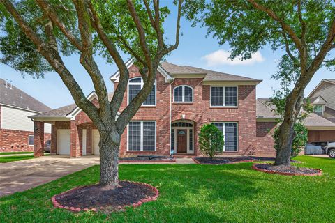Photo of 5911 Indian Hills Ln Lane, Sugar Land, TX 77479 (MLS # 18428215)