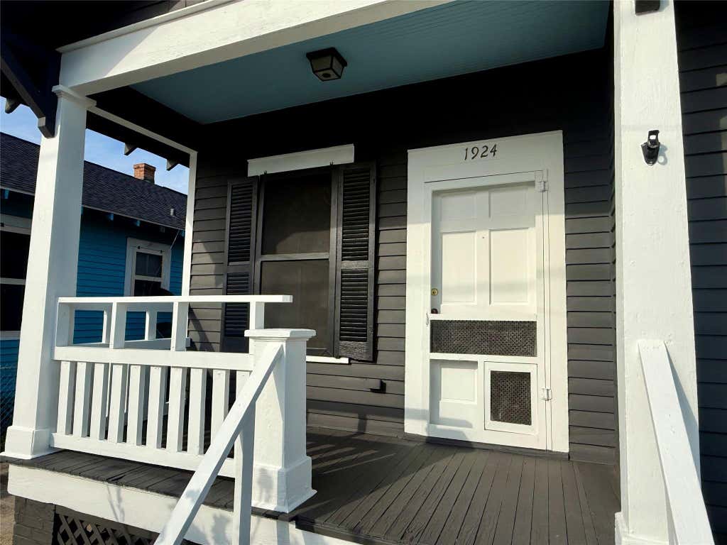 Photo of 1924 26th Street, Galveston, TX 77550 (MLS # 74624614)