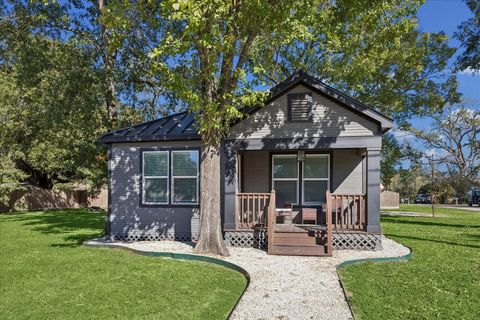 Photo of 605 N Meyer Street, Sealy, TX 77474 (MLS # 61811826)