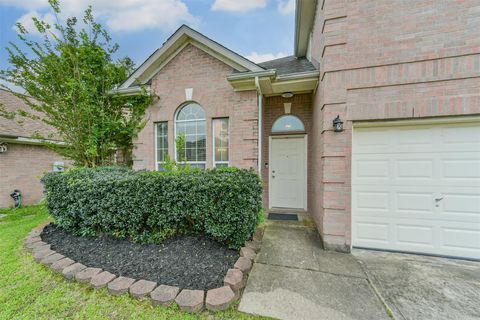 Photo of 408 Mystic Glen Loop, Kingwood, TX 77339 (MLS # 25866691)