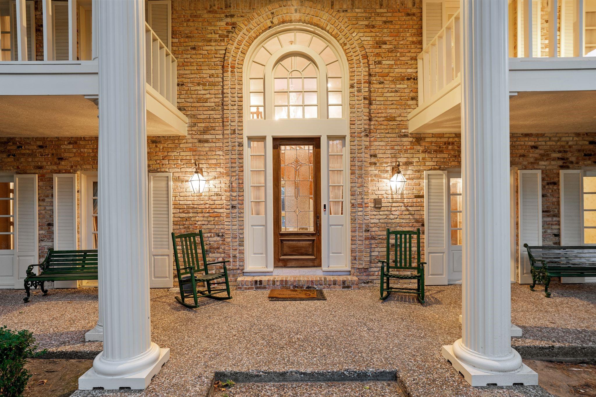 22 Thornhill Oaks Drive