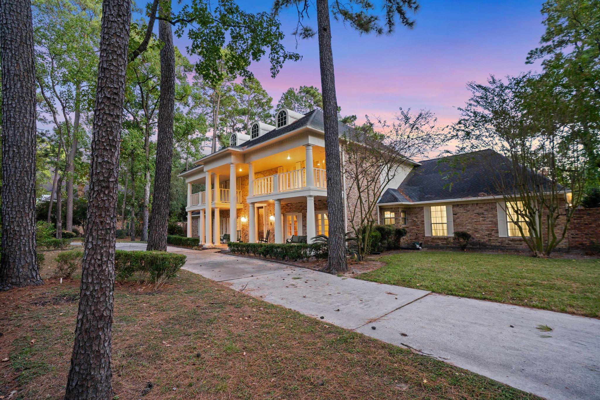 22 Thornhill Oaks Drive