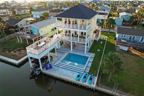 Photo of 16515 Nassau Way, Jamaica Beach, TX 77554 (MLS # 8264902)