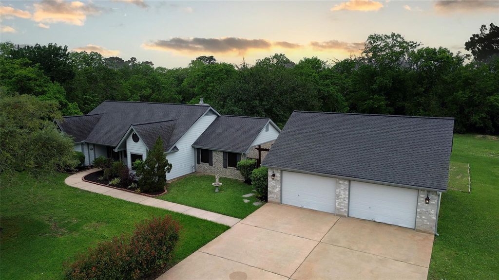 Photo of 5018 Starboard Lane, Dickinson, TX 77539 (MLS # 92310571)