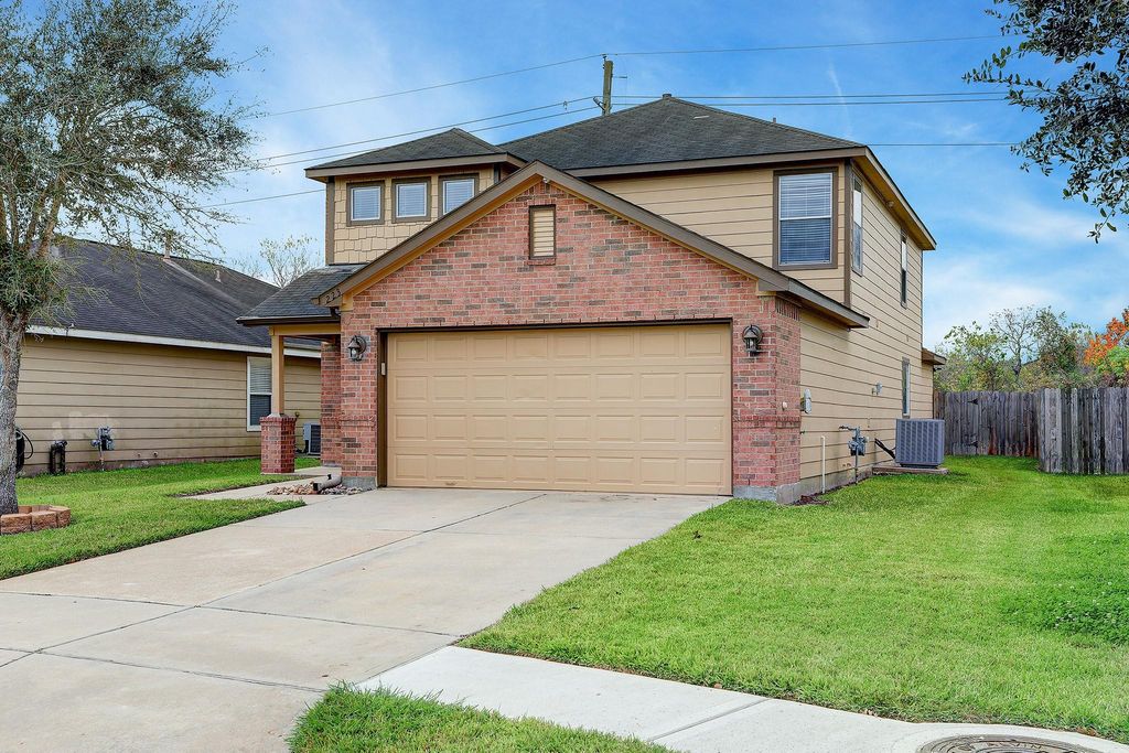 Photo of 223 Sunset Colony Drive, Rosharon, TX 77583 (MLS # 48372282)