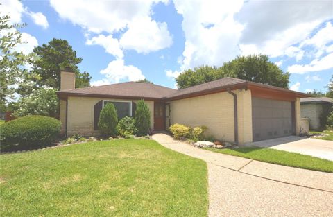 Photo of 703 Flower Field Court, Pearland, TX 77584 (MLS # 586637)