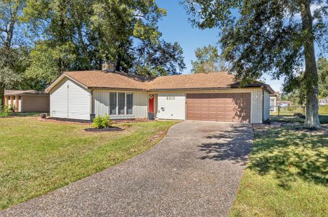 Photo of 2210 Link Avenue, Orange, TX 77630 (MLS # 57162466)