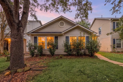 Photo of 11728 Chanteloup Drive, Houston, TX 77047 (MLS # 37457526)