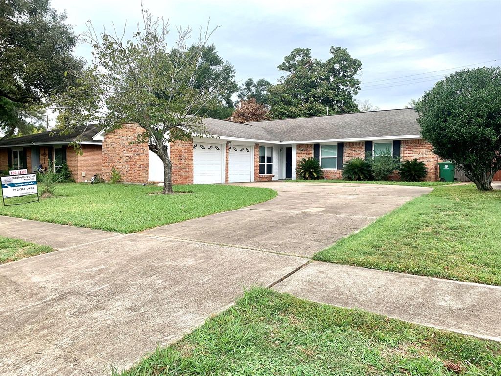 Photo of 7414 Carew Street, Houston, TX 77074 (MLS # 10405909)