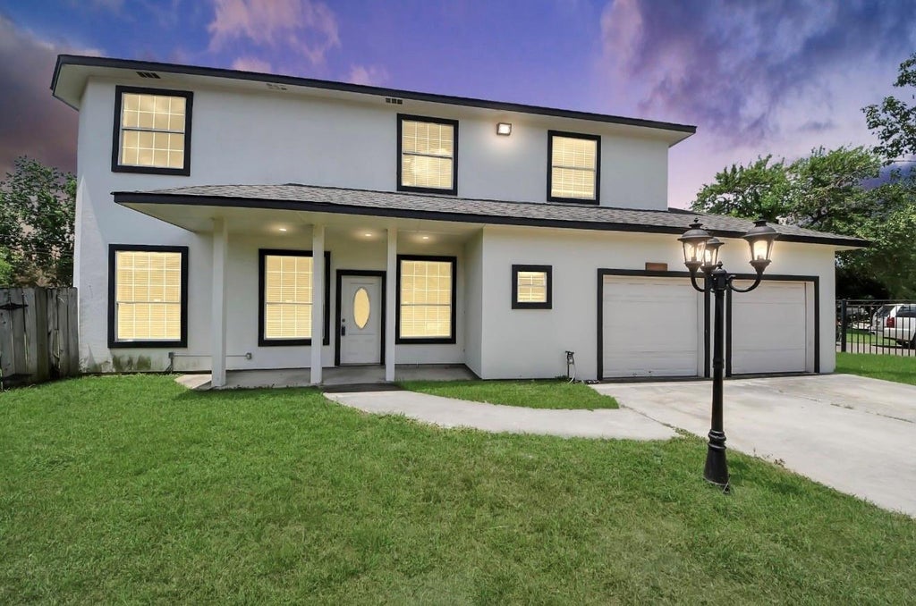 Photo of 10535 Emnora Lane, Houston, TX 77043 (MLS # 14829529)