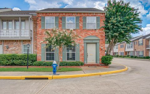 Photo of 402 Bendwood Drive, Houston, TX 77024 (MLS # 43320575)