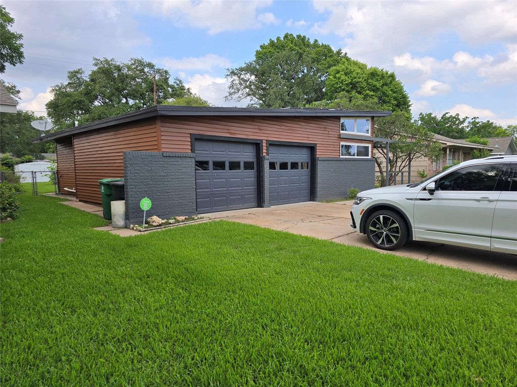 Photo of 6414 Neff Street, Houston, TX 77074 (MLS # 59207978)