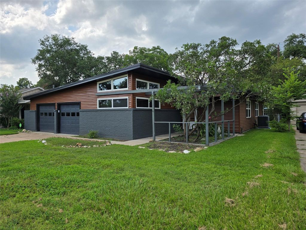 Photo of 6414 Neff Street, Houston, TX 77074 (MLS # 59207978)