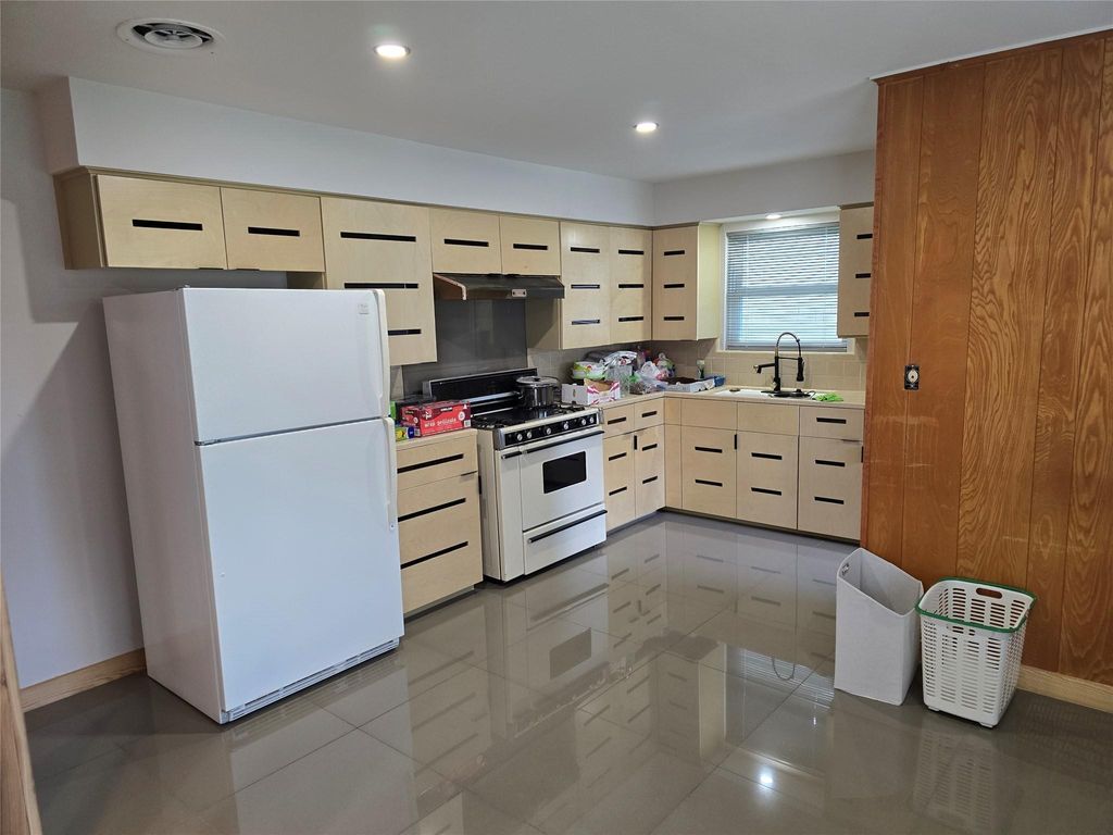 Photo of 6414 Neff Street, Houston, TX 77074 (MLS # 59207978)