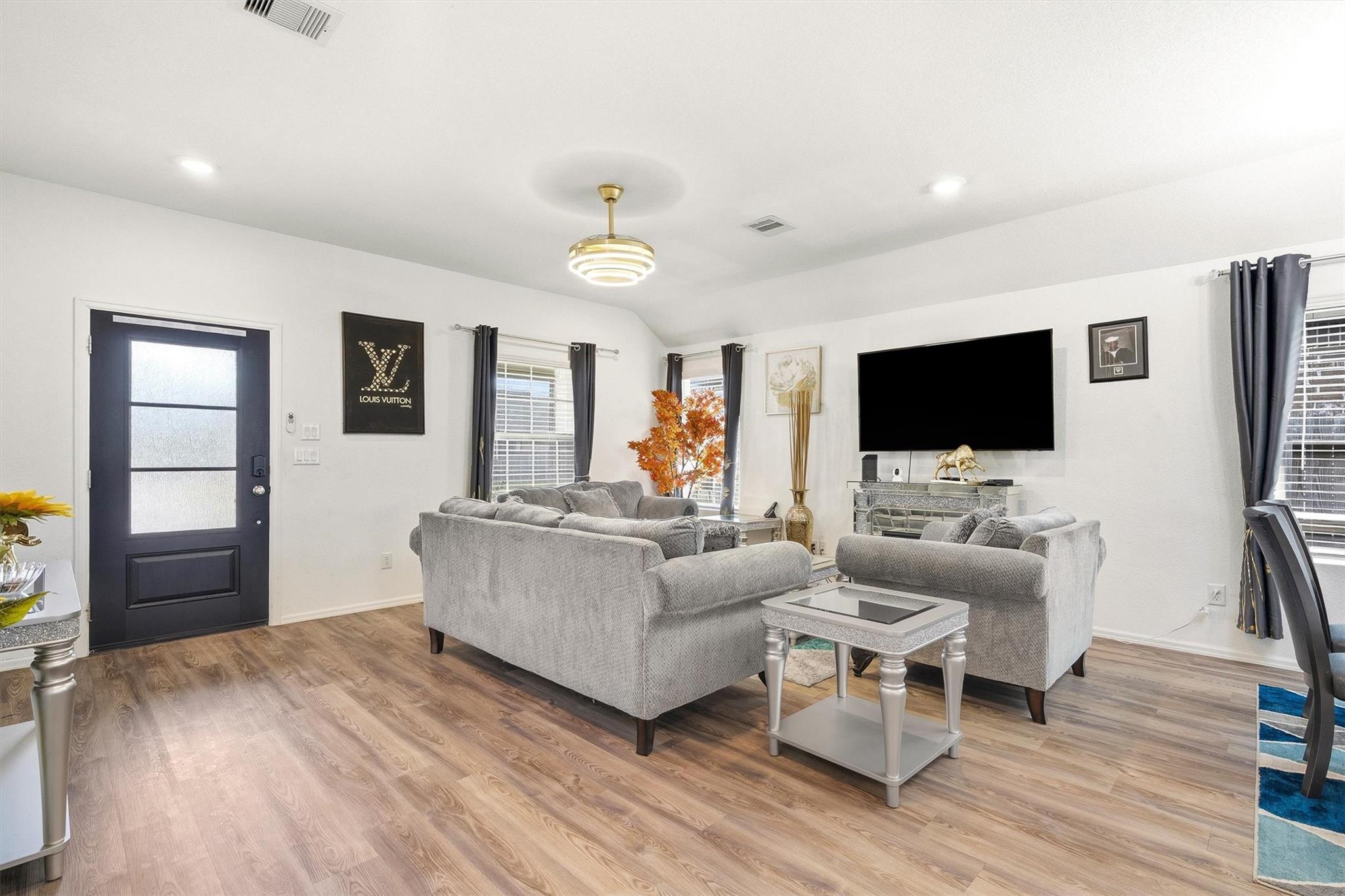 7338 Bartoncliff Drive