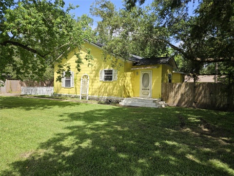Photo of 109 Sunnyview Avenue, Friendswood, TX 77546 (MLS # 97585246)