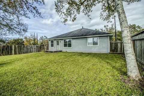 Tiny photo for 406 Woodlake Drive, Houston, TX 77336 (MLS # 17807148)