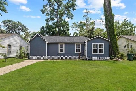 Photo of 540 24th Street, Beaumont, TX 77706 (MLS # 83122562)