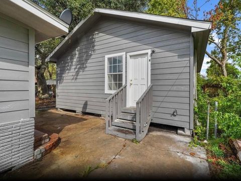 Photo of 205 Hafer Street, Baytown, TX 77520 (MLS # 33576338)