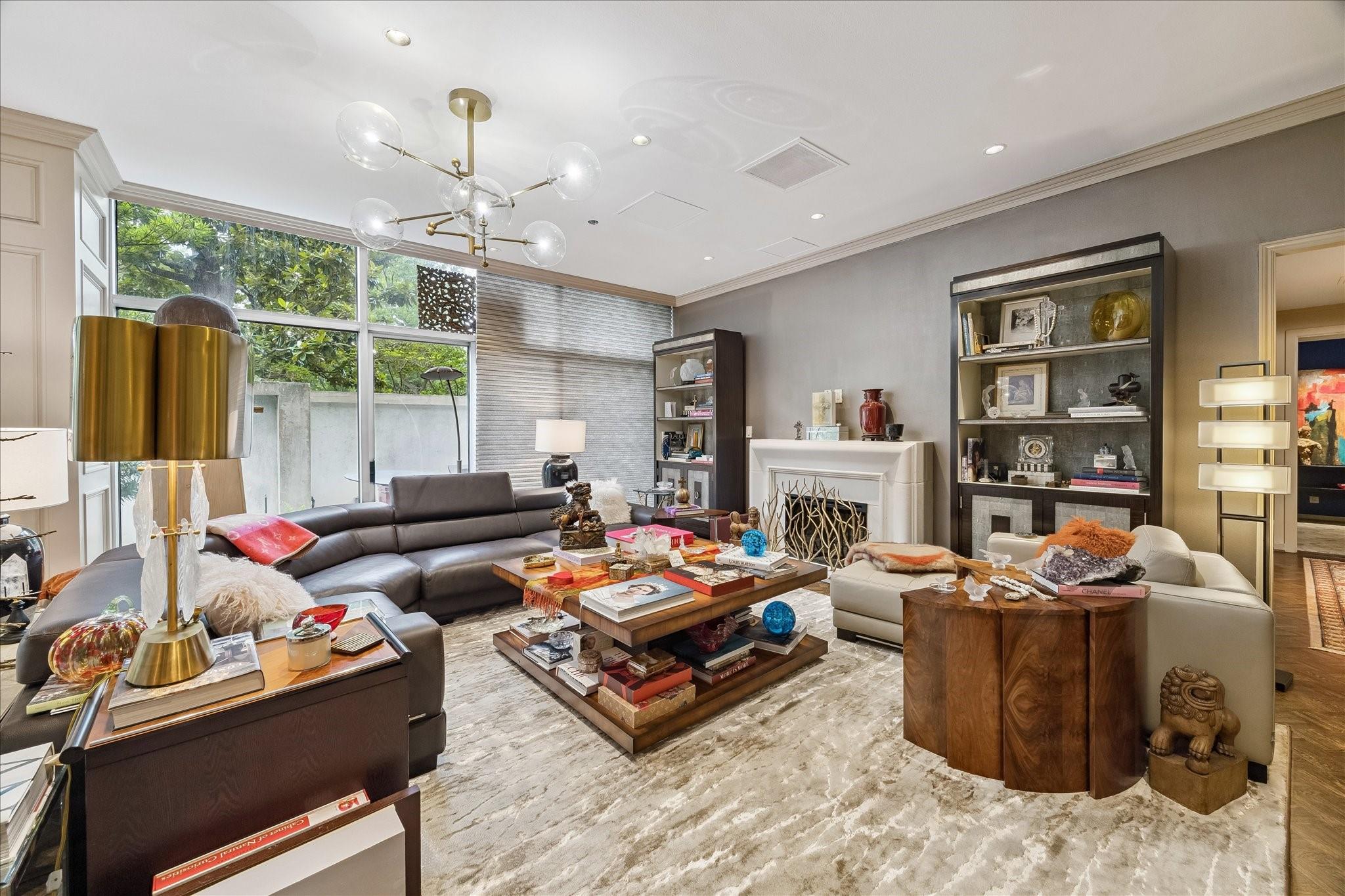 121 N Post Oak Lane 104
