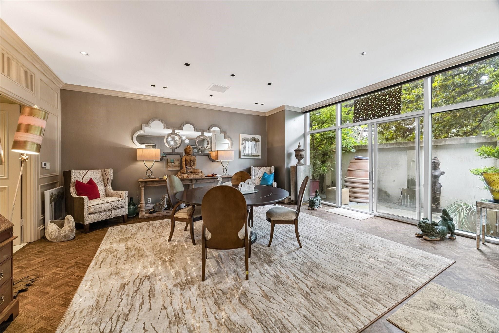 121 N Post Oak Lane 104