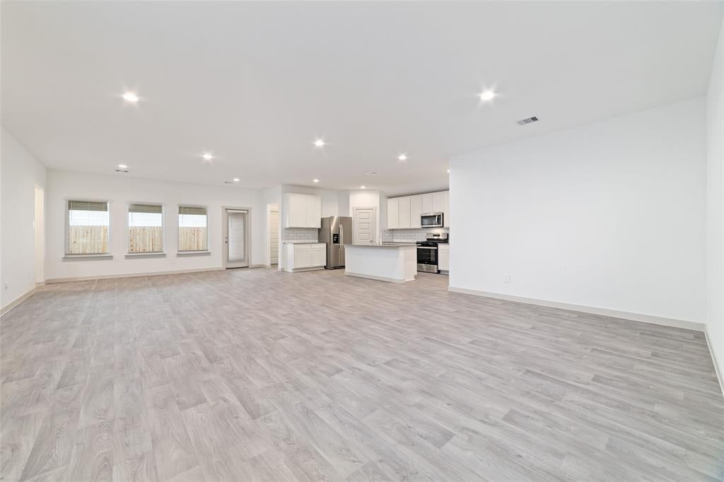 7207 Sunbreeze Lane