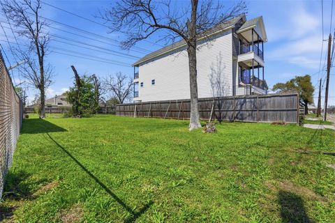 Vacant Land For Sale - 3011 Elysian Street<br/> Houston, TX 77009