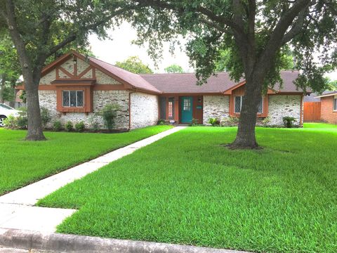 Photo of 9307 Val Verde Street, Houston, TX 77063 (MLS # 10254952)