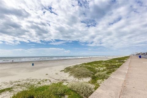 Photo of 6300 Seawall Boulevard, Galveston, TX 77551 (MLS # 26198732)