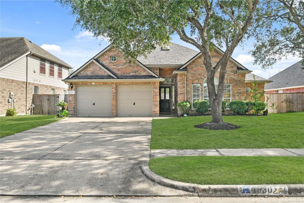 Photo of 1330 Leigh Gardens Drive, Sugar Land, TX 77479 (MLS # 93236239)