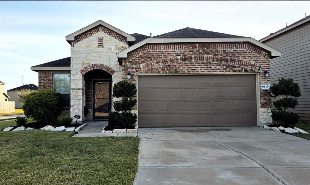 Photo of 6730 Dayridge Lane, Houston, TX 77048 (MLS # 35711191)