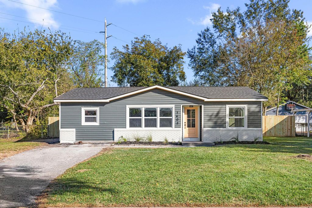 Photo of 1403 Melody Drive, La Marque, TX 77568 (MLS # 69842205)