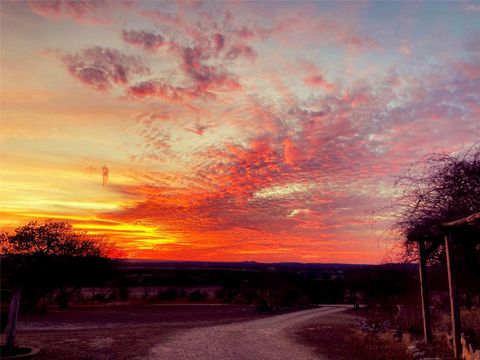 Homes For Sale - 369B Sakewitz Ln<br/> Comfort, TX 78013