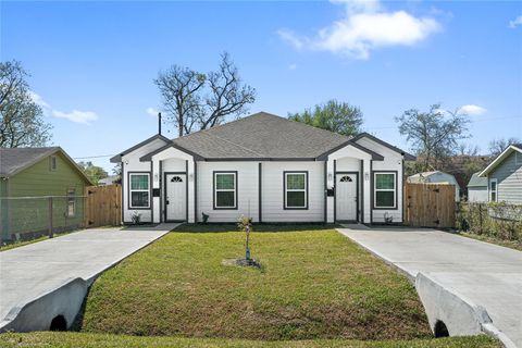 Photo of 142 Calloway Street #A, Houston, TX 77029 (MLS # 92975864)