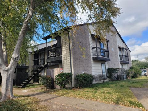 Photo of 12615 Brookglade Circle #409, Houston, TX 77099 (MLS # 82218743)