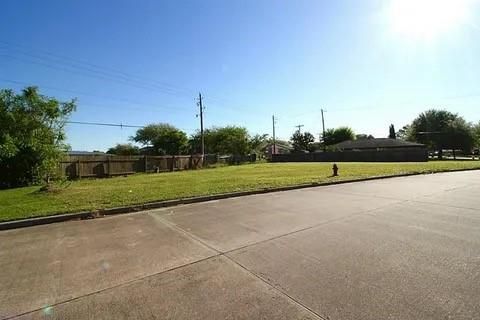 Vacant Land For Sale - 8802 Shiloh Avenue<br/> Galveston County, Texas City, TX 77591