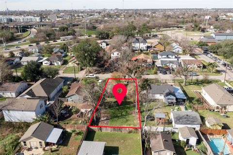 Photo of 6222 Kirkwood Street, Houston, TX 77022 (MLS # 68763113)