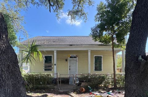 Photo of 1220 34th Street, Galveston, TX 77550 (MLS # 72104456)