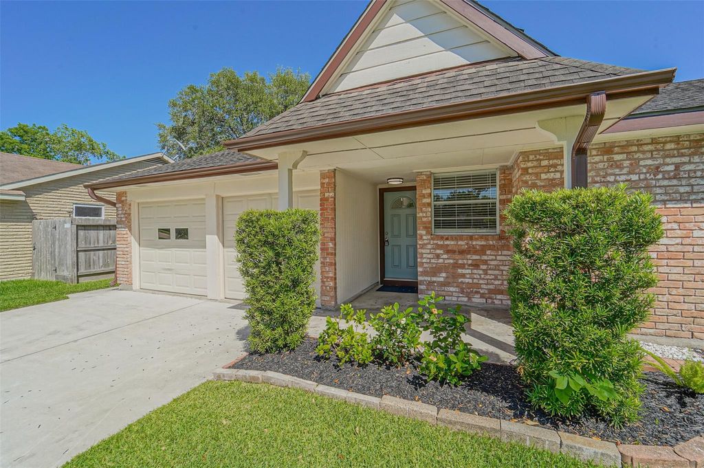 Photo of 407 Stratmore Drive, Friendswood, TX 77546 (MLS # 16501001)