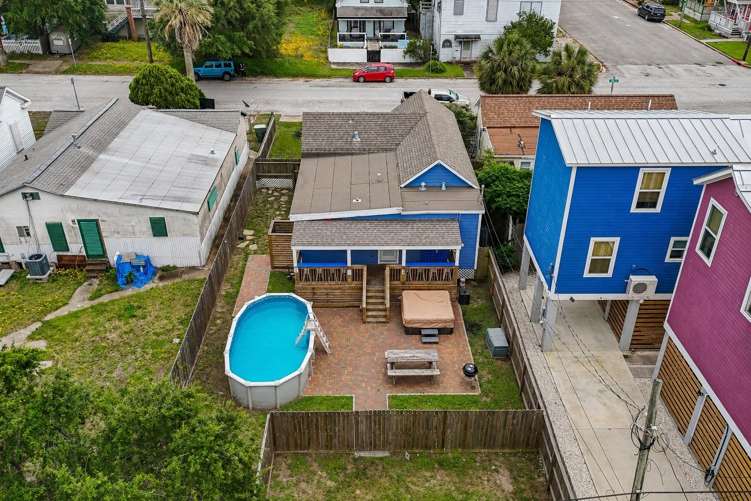 1022 Avenue L