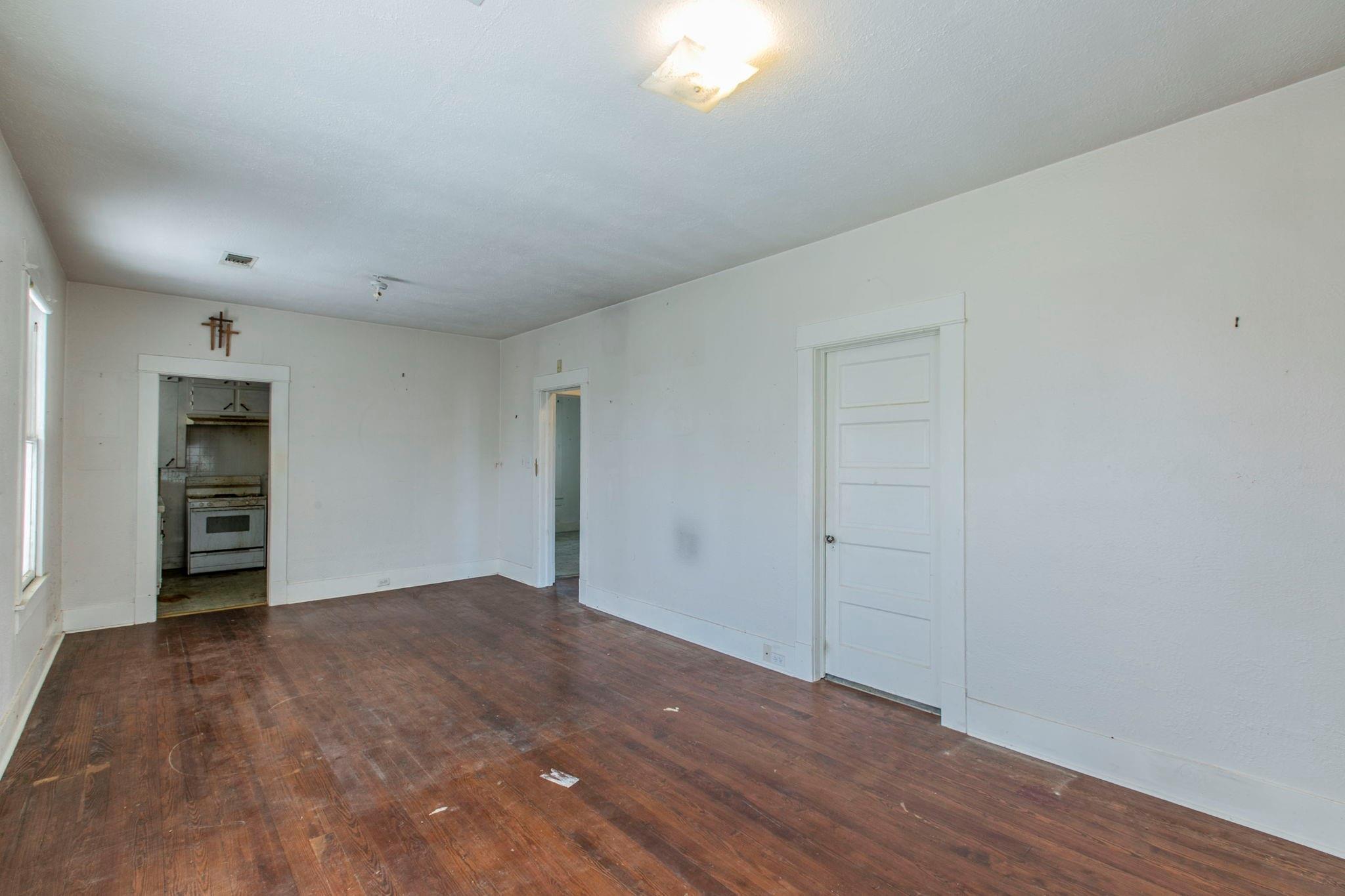 4314 Avenue Q 1/2