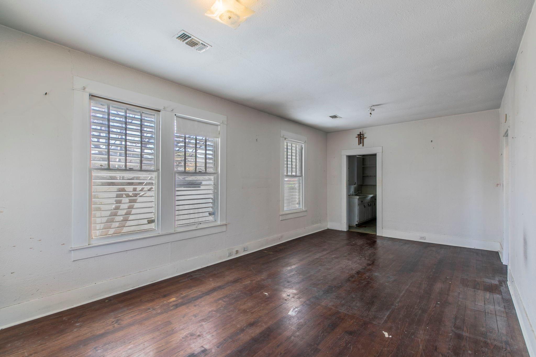 4314 Avenue Q 1/2