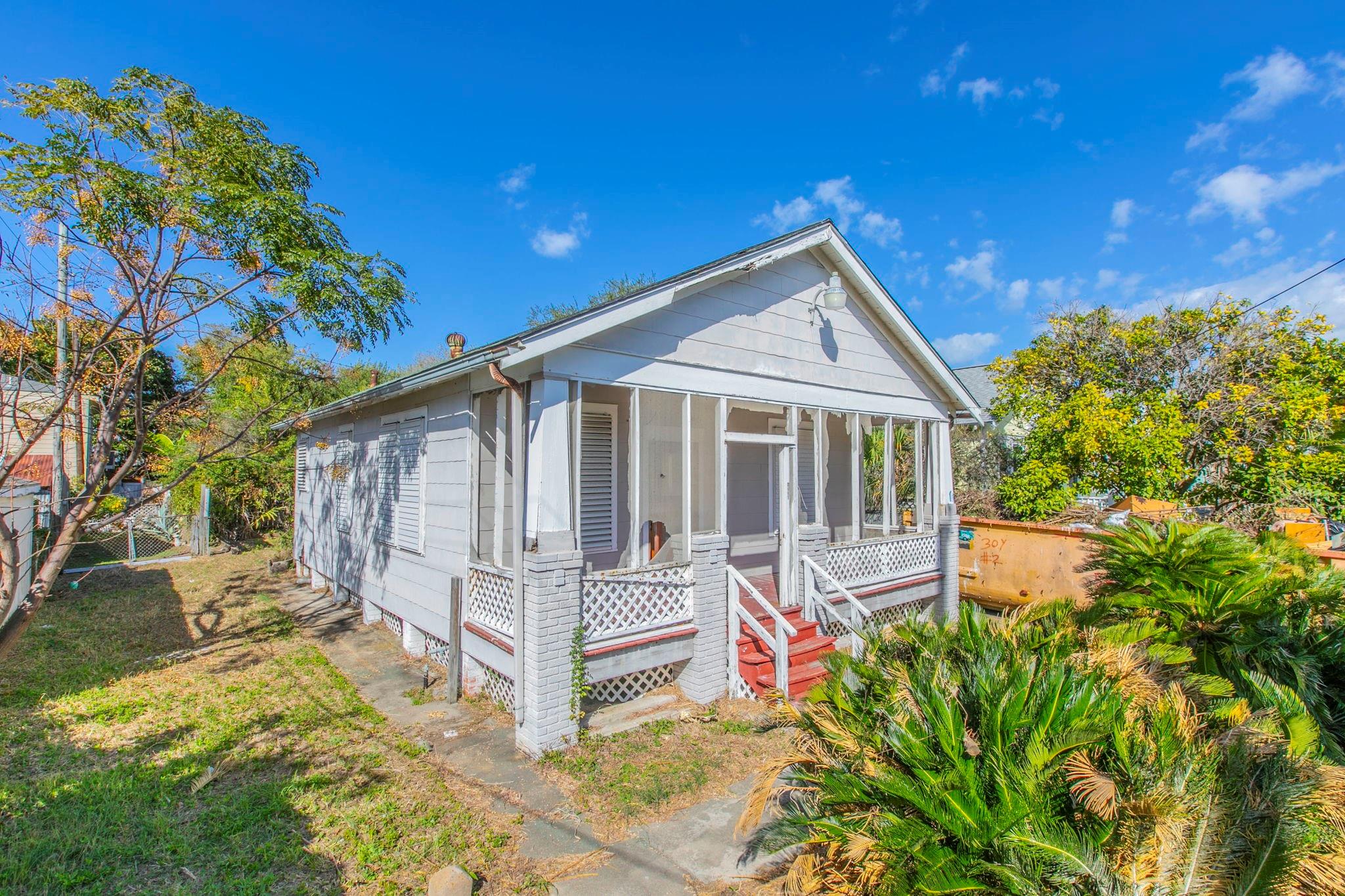 4314 Avenue Q 1/2