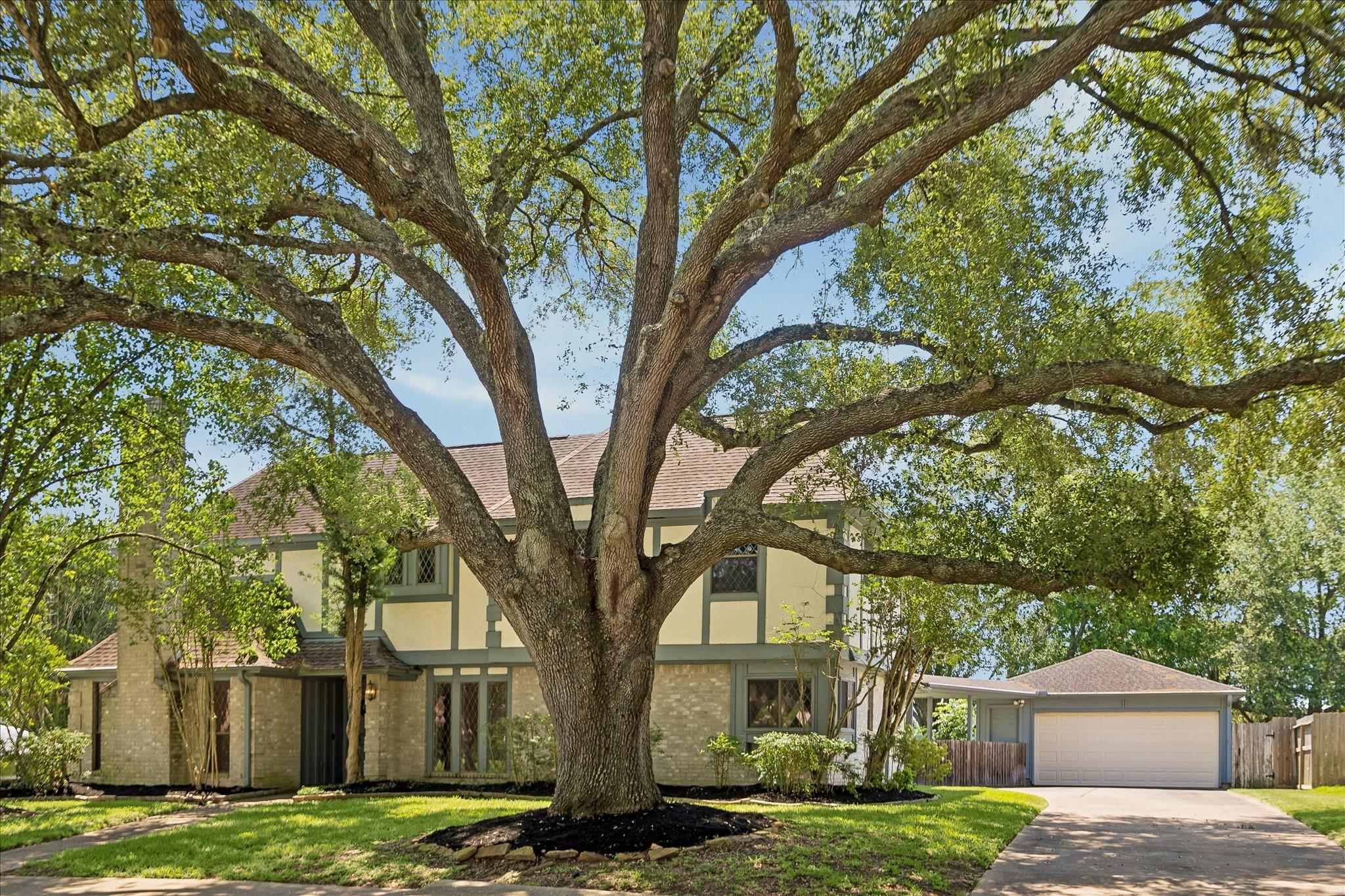 3819 Pleasant Valley Drive