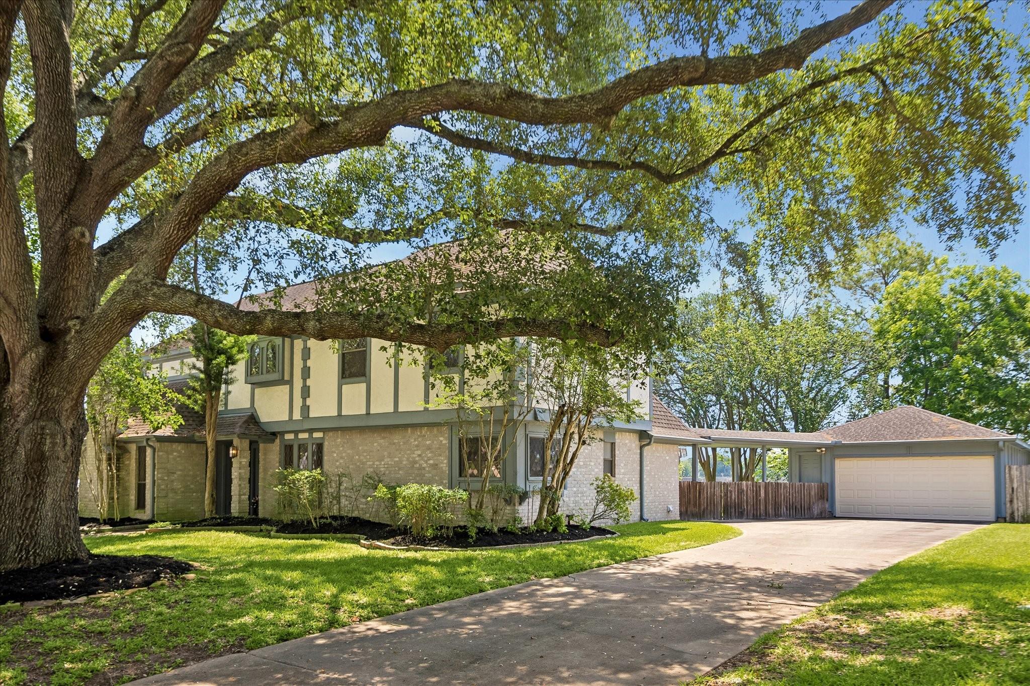 3819 Pleasant Valley Drive