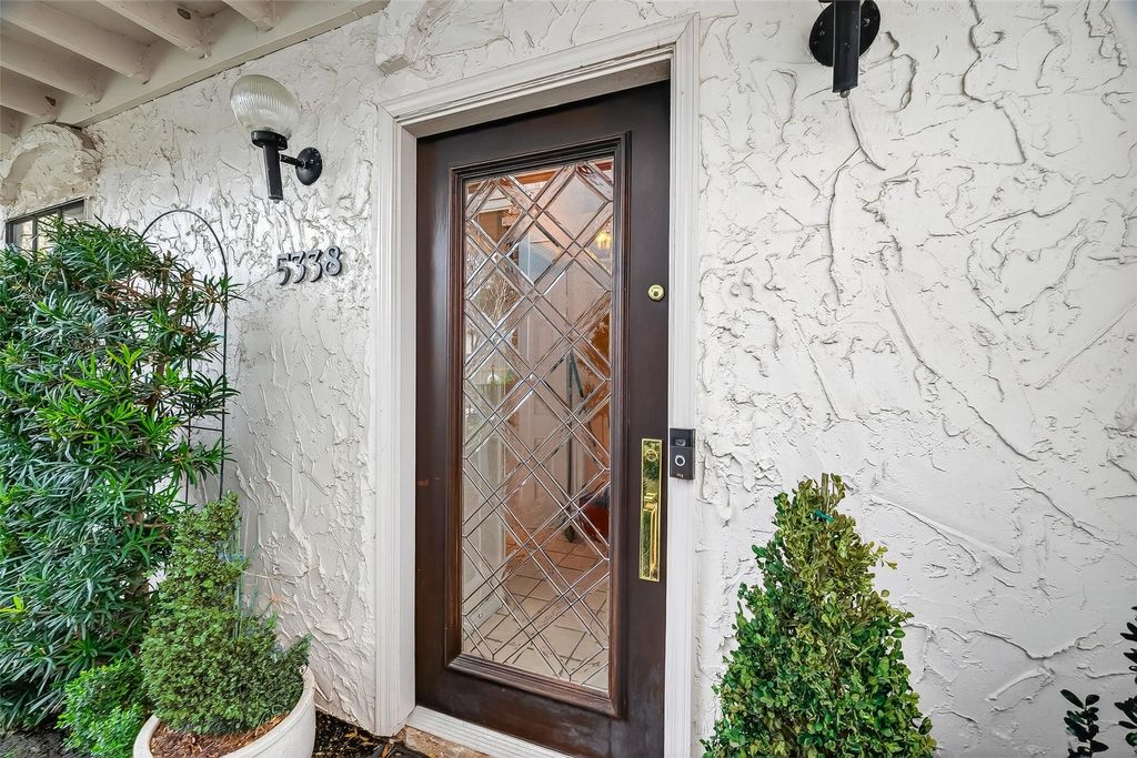 Photo of 5338 Brownway Street #B19, Houston, TX 77056 (MLS # 93756962)
