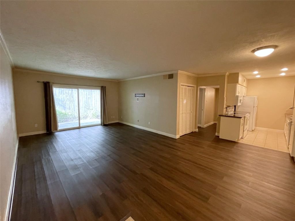 Photo of 2224 S Piney Point Road #114, Houston, TX 77063 (MLS # 38854014)